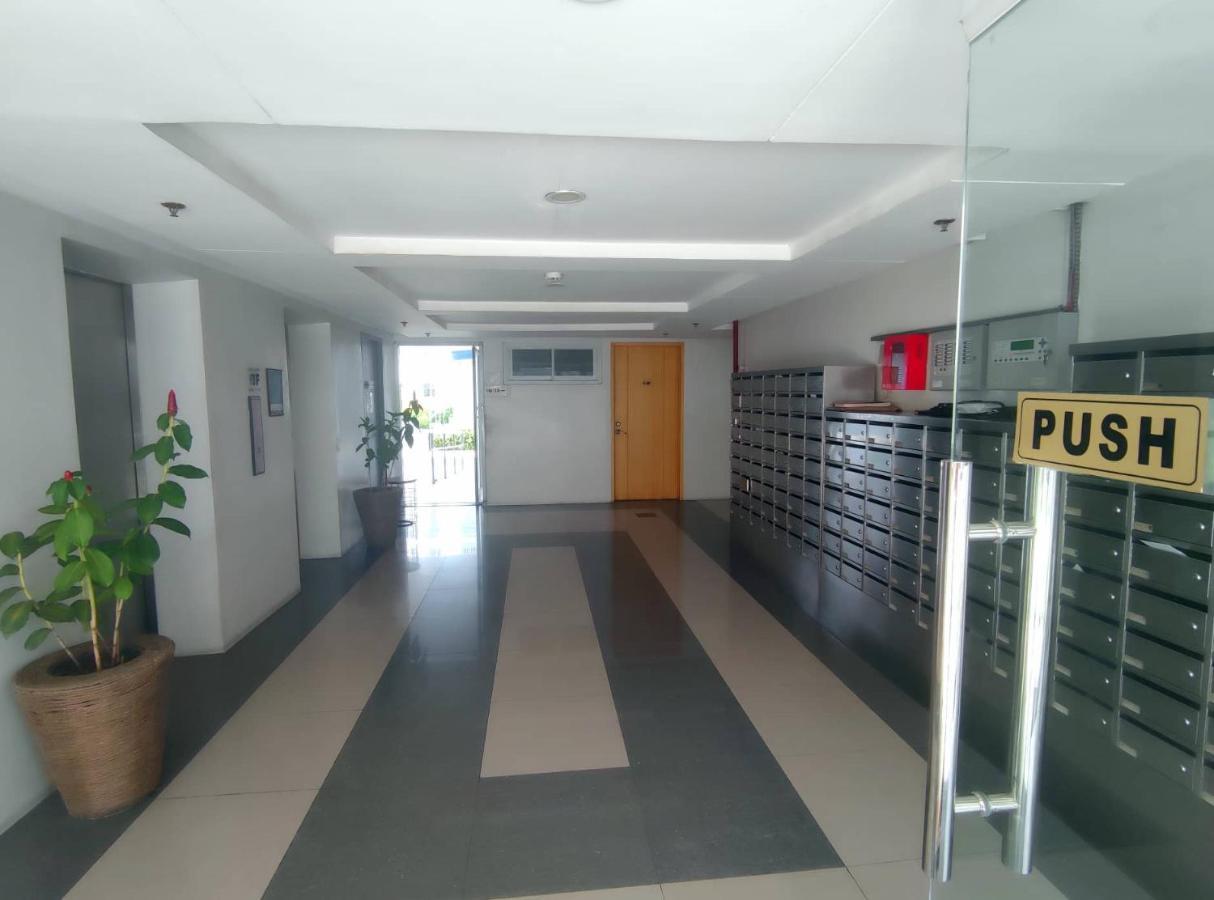 Davao Condo 2Br Pool Wifi Netflix Buitenkant foto