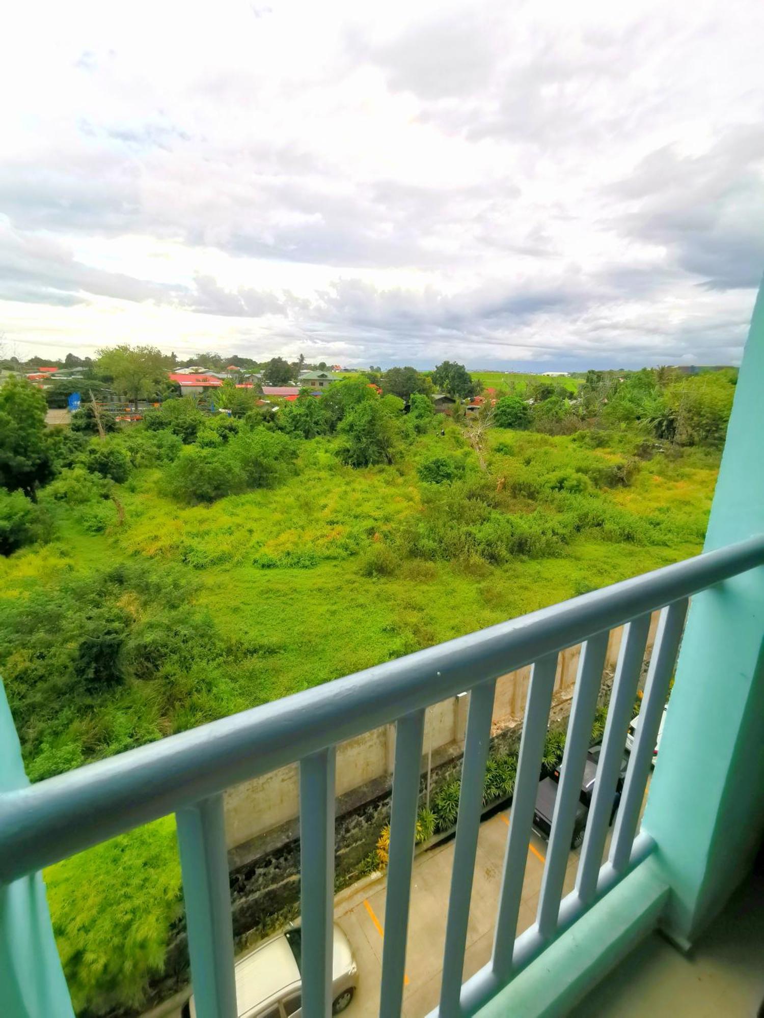 Davao Condo 2Br Pool Wifi Netflix Buitenkant foto